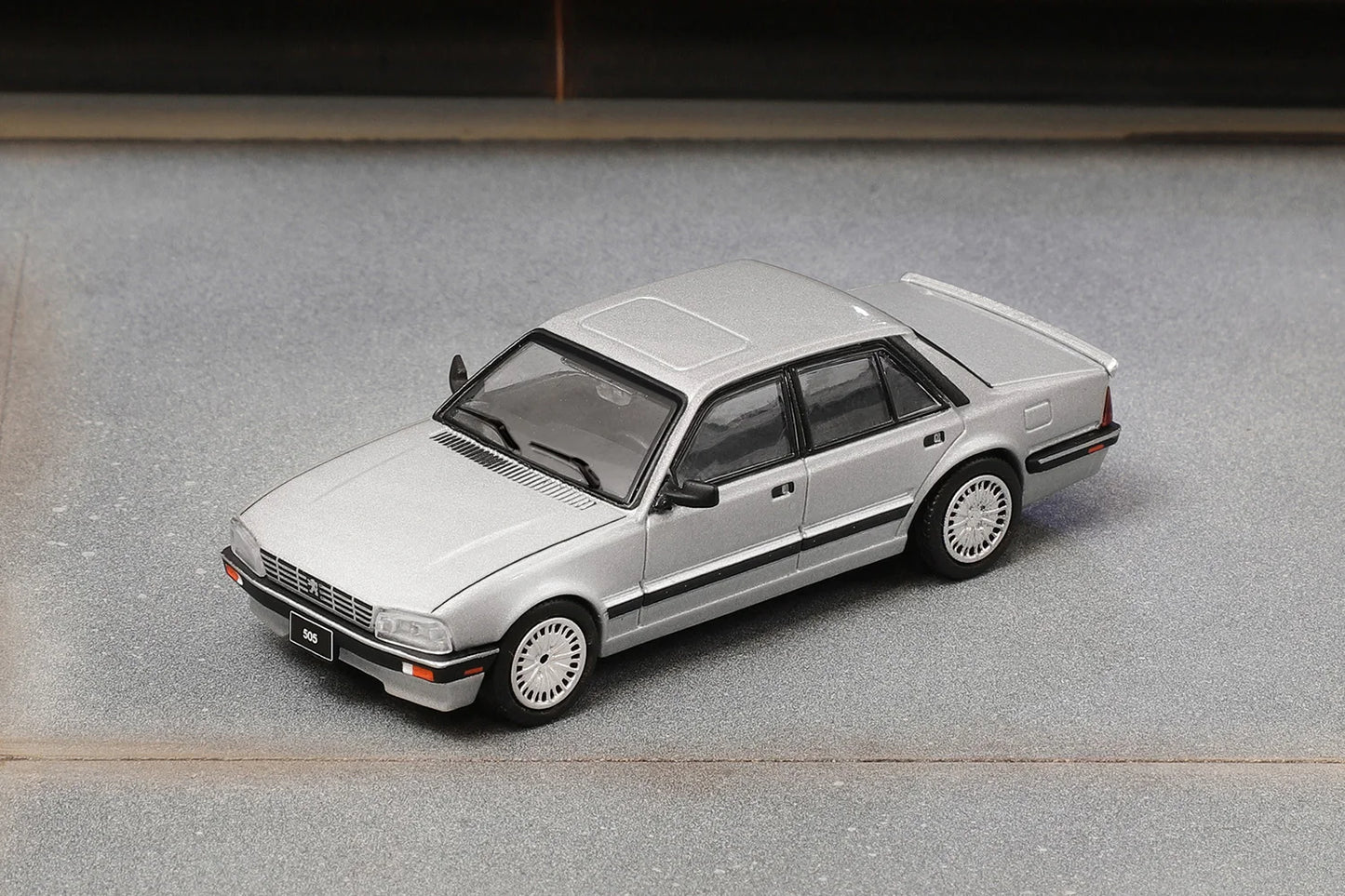 Shadow 1:64 505 Red Gray